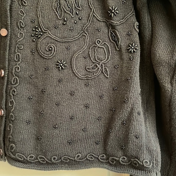 ⏳♻️GAP Black Beaded Floral Detail Sweater Shirt Button Outerwear Jacket size S - Picture 9 of 15